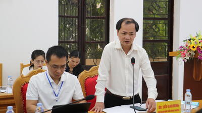Đại diện lãnh đạo Sở Công Thương giải đáp vướng mắc của các doanh nghiệp, HTX tại hội nghị