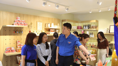 Sở Công Thương tỉnh Lạng Sơn phối hợp với Cục Quản lý và Phát triển thị trường trong nước (Bộ Công Thương) tổ chức chương trình "Sức sống hàng Việt" số 10 với chủ đề "Lạng Sơn Corner"