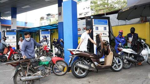 Giá xăng dầu đồng loạt giảm, dầu diesel giảm sâu gần 2.000 đồng
