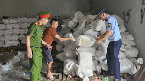 Phát hiện, tạm giữ 1,1 tấn chân gà không rõ nguồn gốc xuất xứ